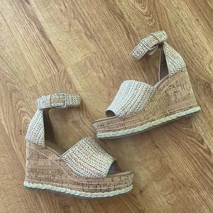 Universal Threads Wedge | size 7.5